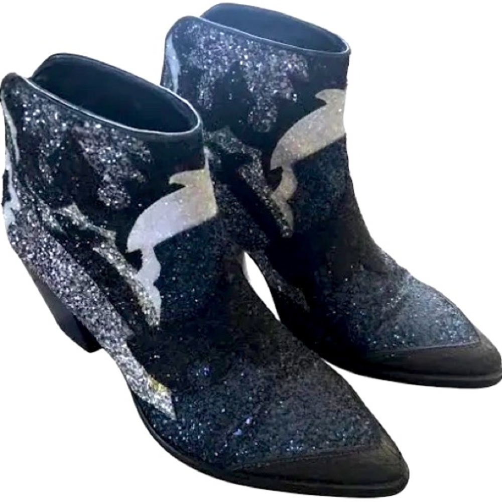 Zadig & Voltaire
Leather ankle boots
37EU
Very good condition 
Navy, Leather
